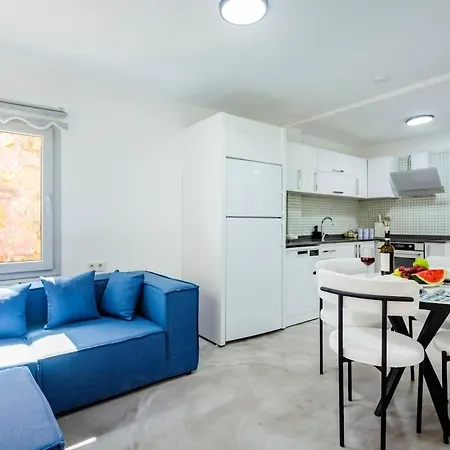 Westcoast 2-bedroom Townhouse Located Heart Of Old Town بيت للعطل