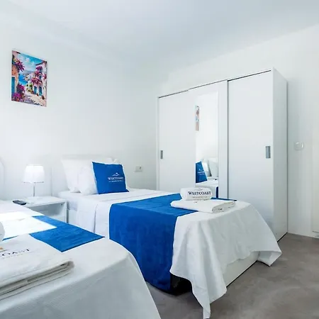 Westcoast 2-bedroom Townhouse Located Heart Of Old Town