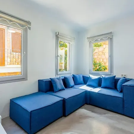 Westcoast 2-bedroom Townhouse Located Heart Of Old Town
