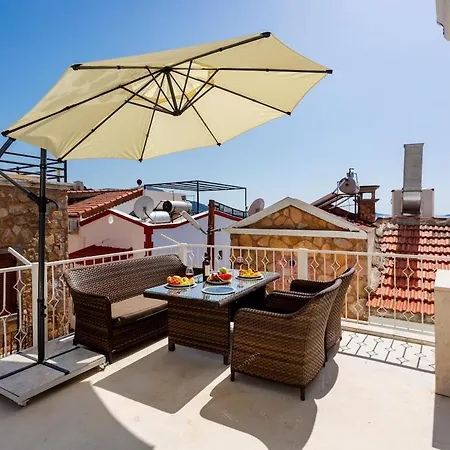 Westcoast 2-bedroom Townhouse Located Heart Of Old Town